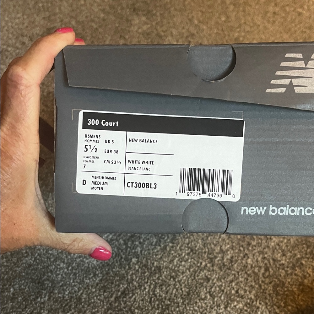 New Balance Women’s Cream and Navy Sneakers - Picture 6 of 6